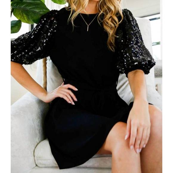 Vine & Love Sequin V-Neck Camisole main image 1